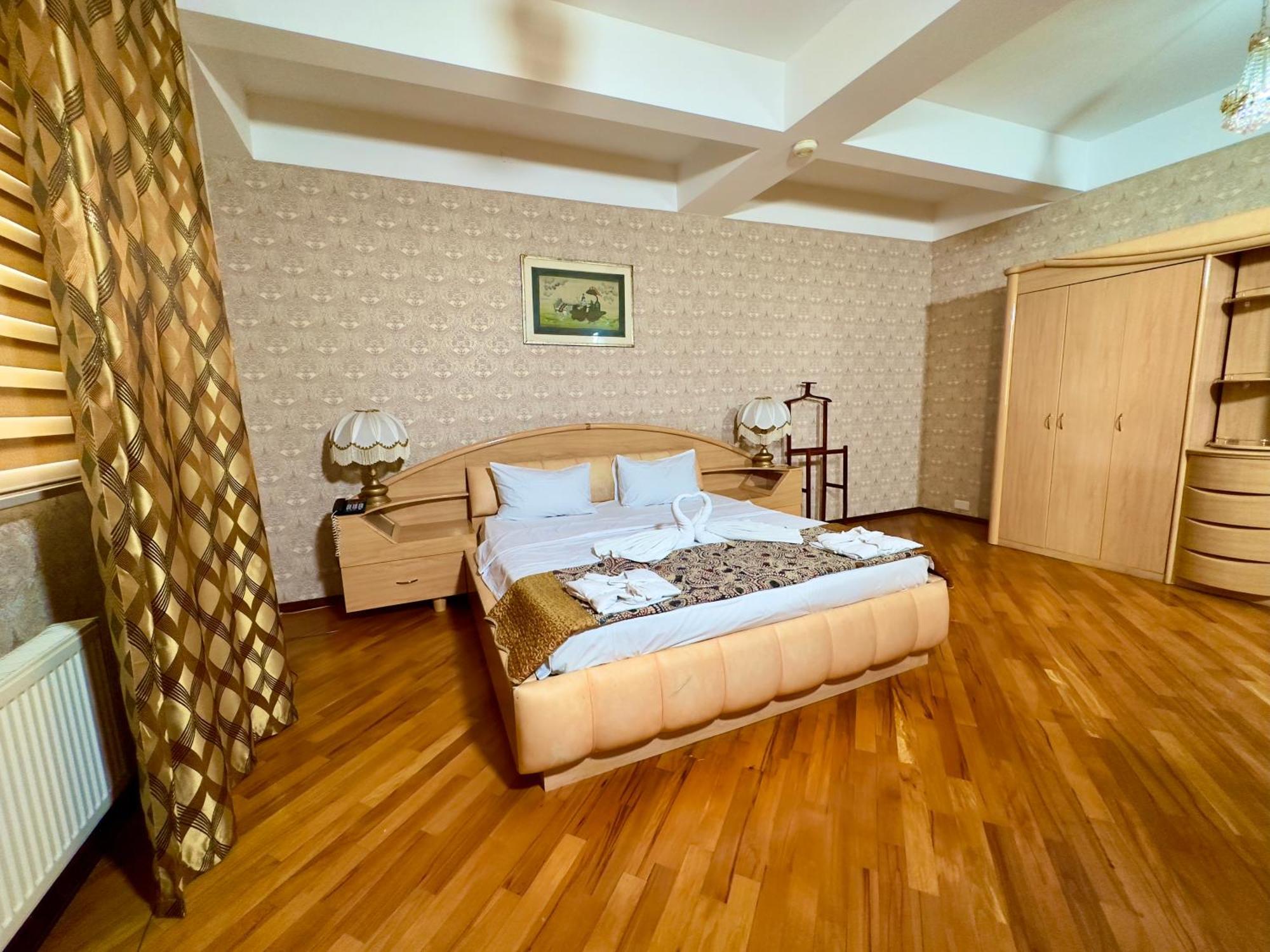 Nur Hotel & Terrace Cafe Баку Екстериор снимка