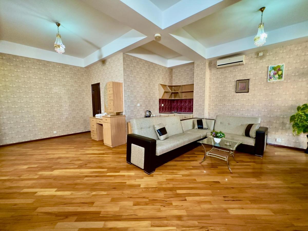 Nur Hotel & Terrace Cafe Баку Екстериор снимка
