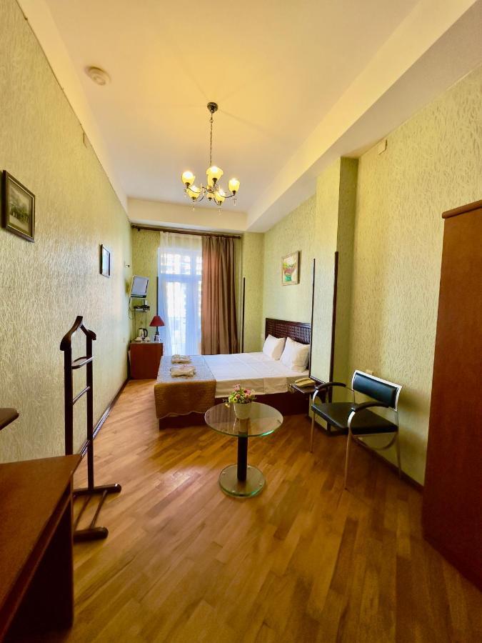 Nur Hotel & Terrace Cafe Баку Екстериор снимка