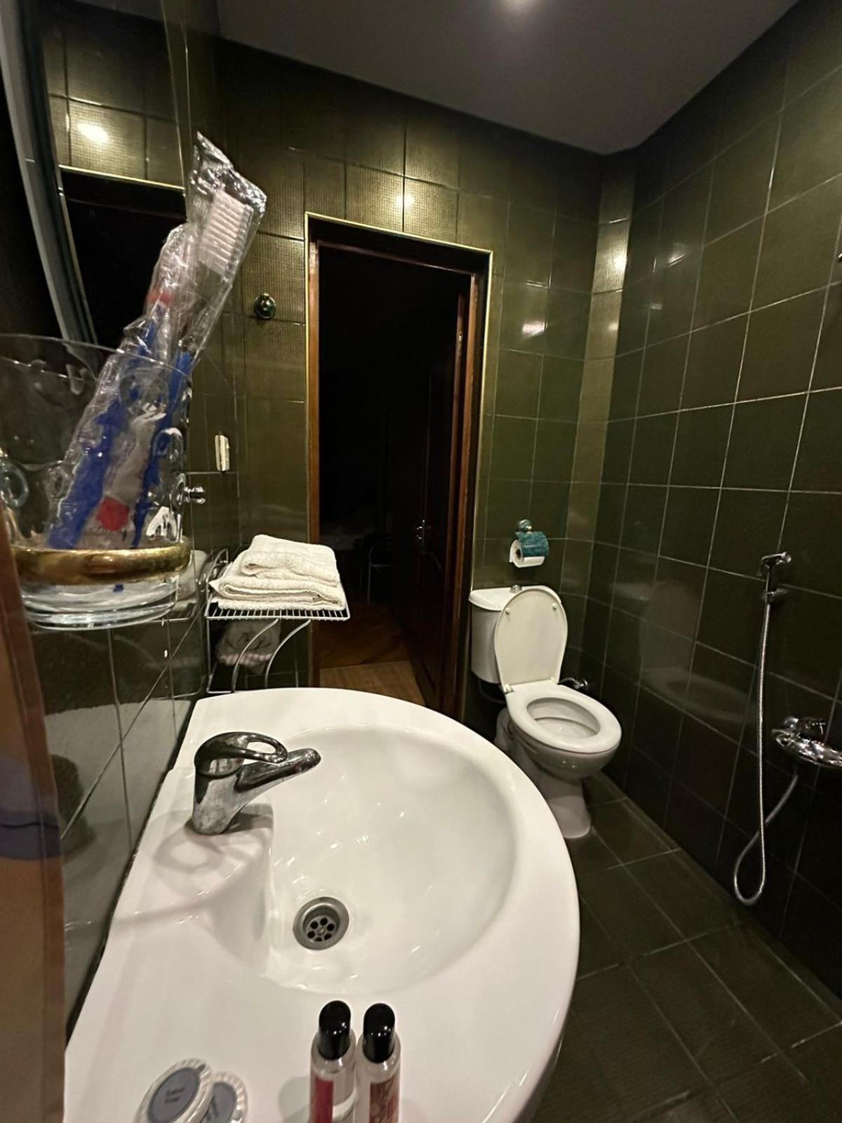 Nur Hotel & Terrace Cafe Баку Екстериор снимка