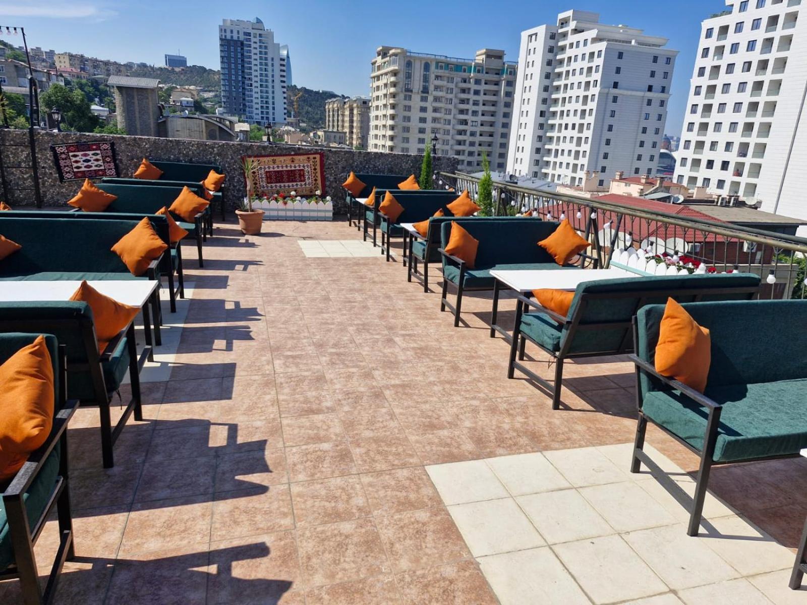 Nur Hotel & Terrace Cafe Баку Екстериор снимка